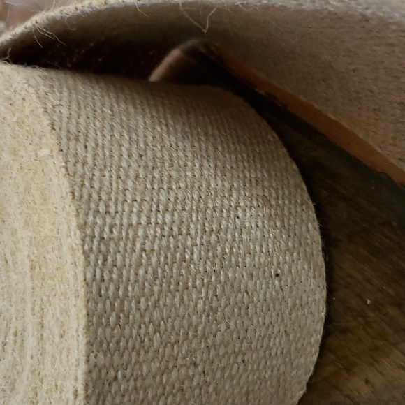 Large Rolll of Burlap Deco - Picture 4 of 5